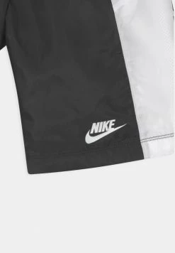 Nike Jongens Short B Nsw Amplify Hbr - Zwart -Trendy Deals Voor Actieve Lifestyles 045832 10 02 1