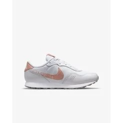 Nike Junior Sneaker NIKE MD VALIANT SE BIG KIDS S, - 100 WHITE/LT MADDER ROOT-CAVE